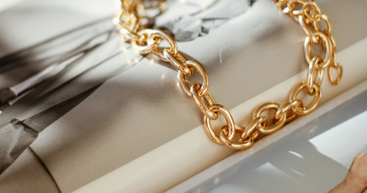 From Desk to Dinner: How to Style Jewelry for Any Occasion