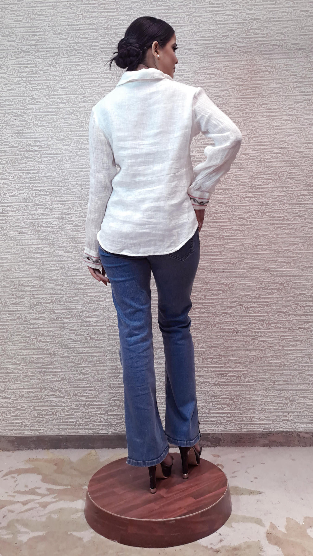 Classic Cotton Linen Shirt In Ivory Color With Floral Embroidery