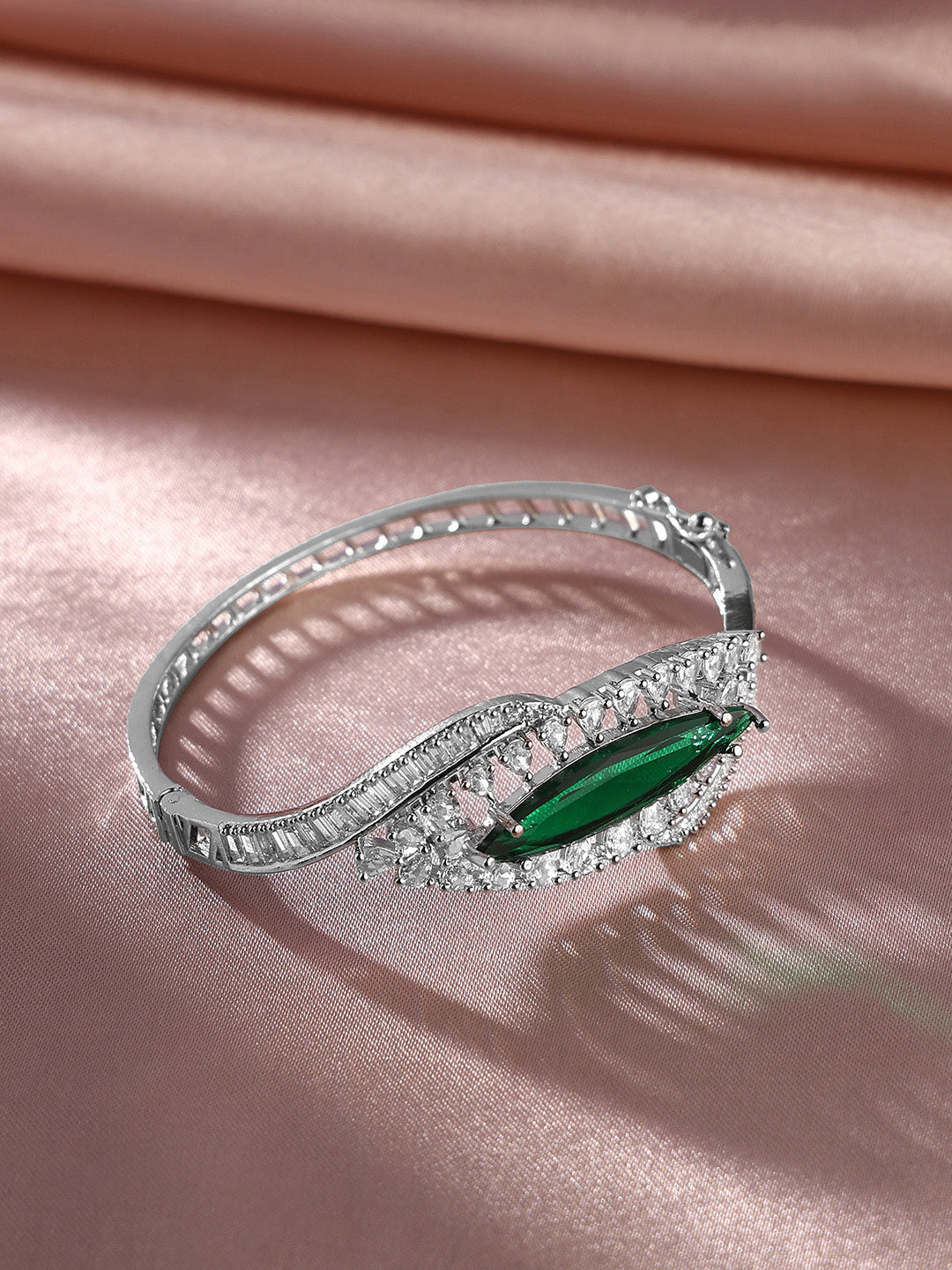Green AD Stones kada Stylish Silver Plating Bracelet