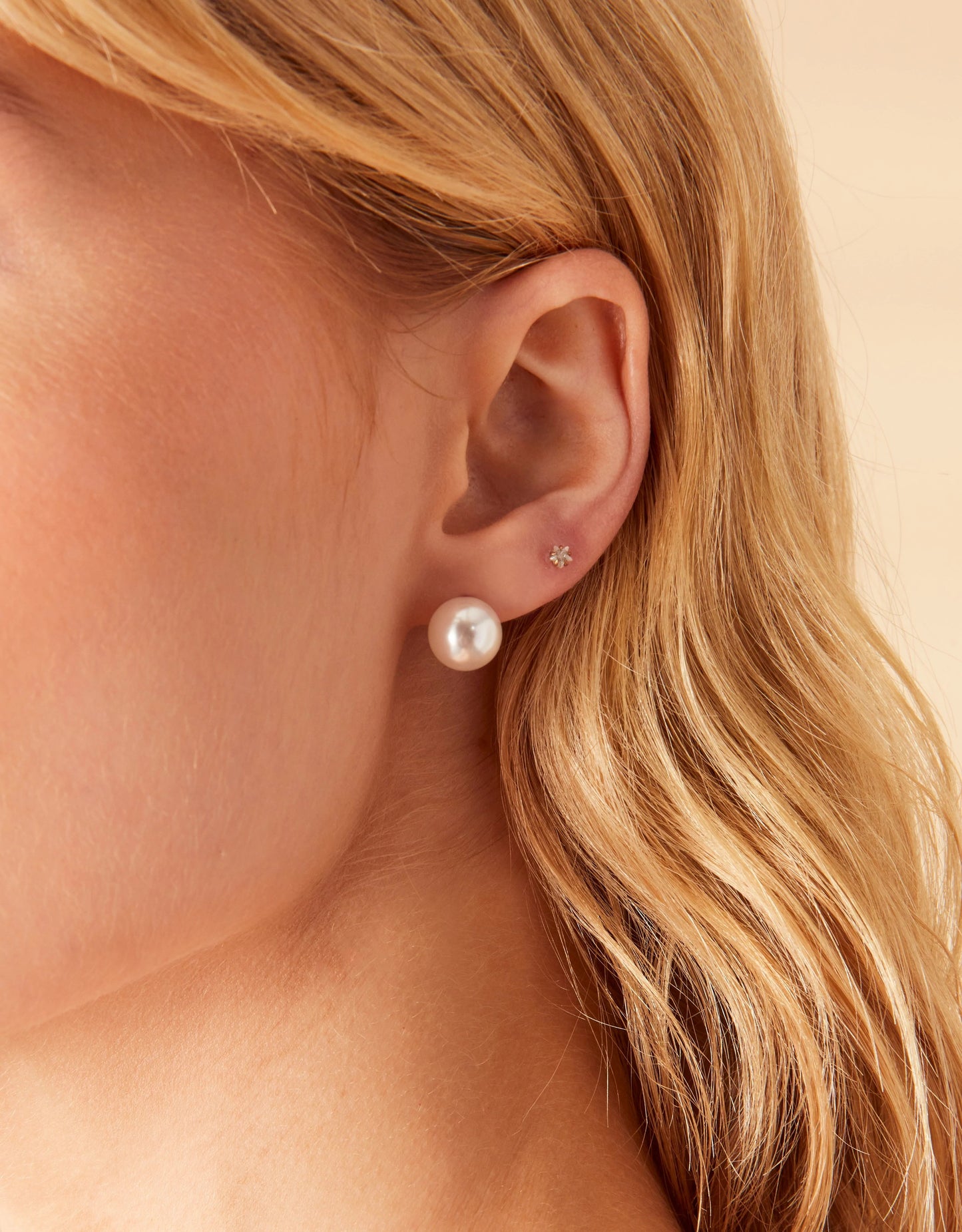 London Women's pearl Oversized pearl studs Earring