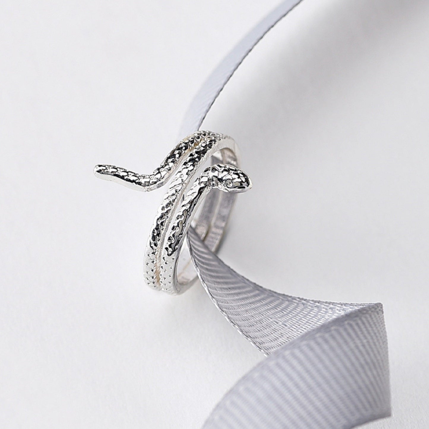 London Women's Silver Snake Ring Medium