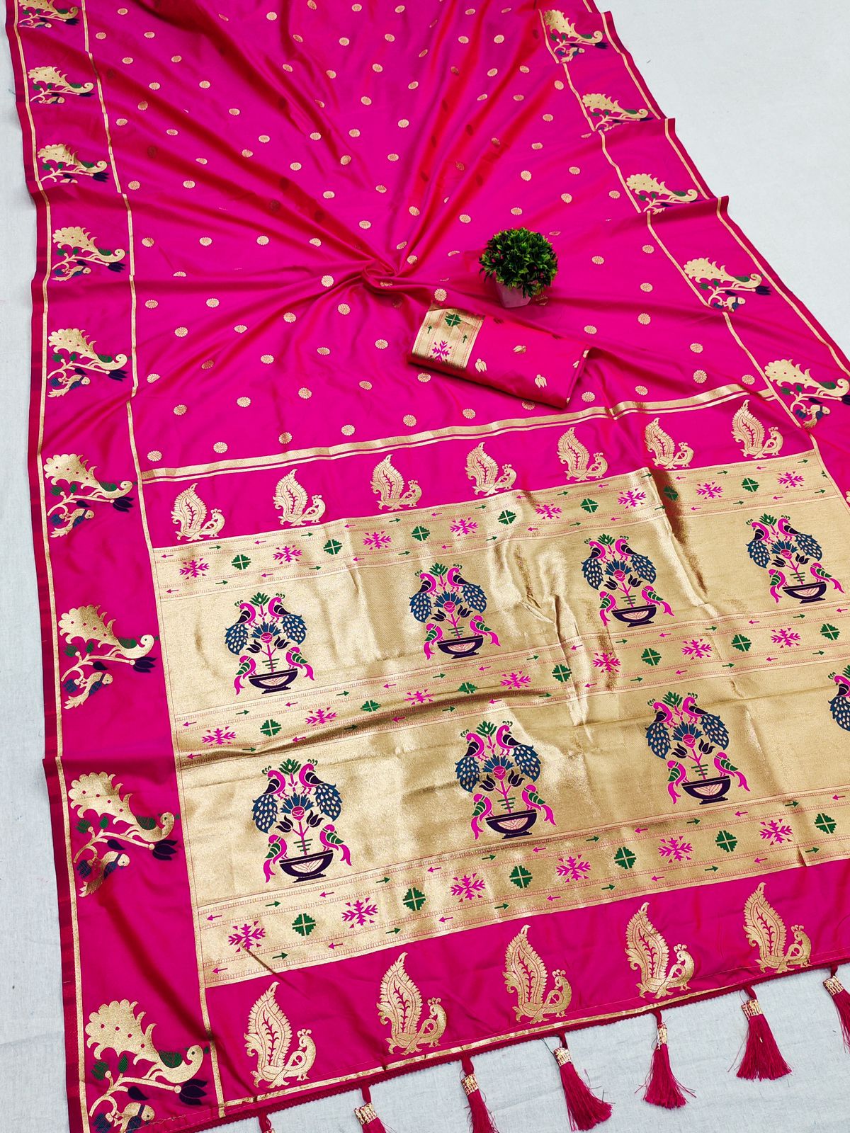 Sumptuous Dark Pink Paithani Silk Saree With Piquant Blouse Piece