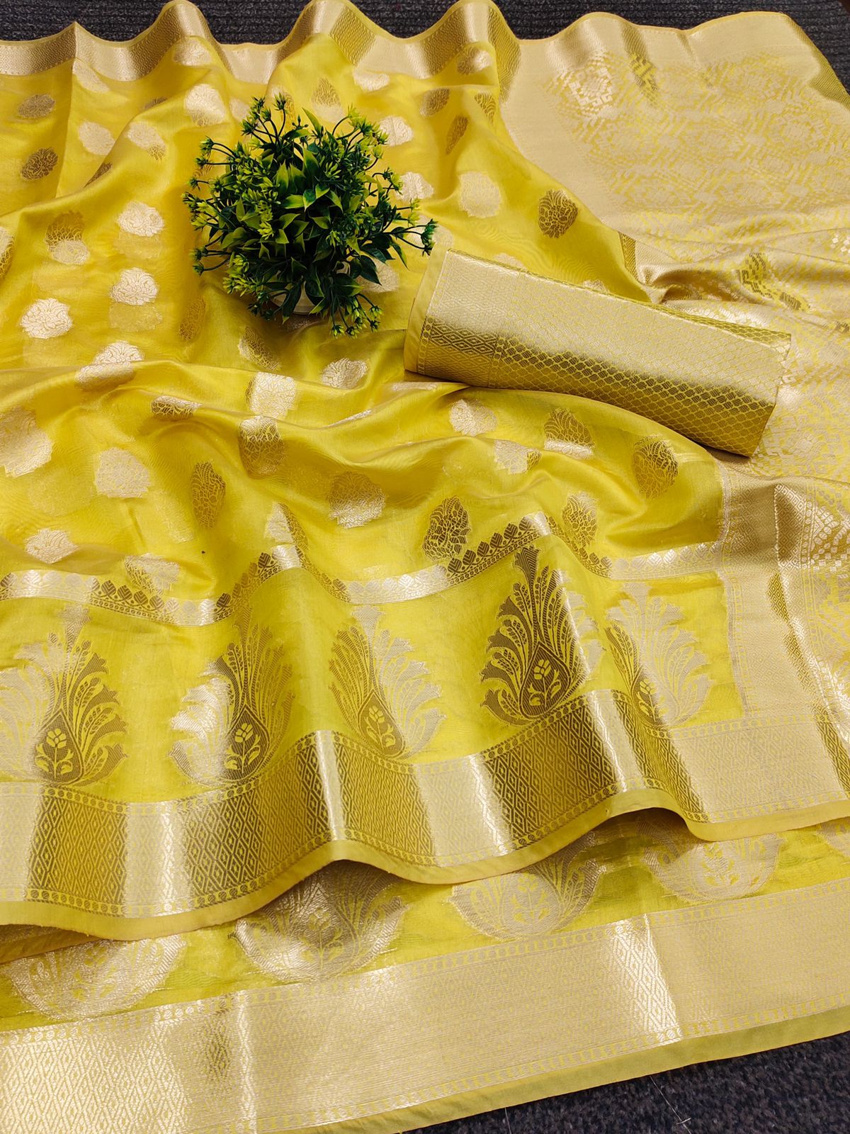 Transcendent Yellow Organza Silk Saree With Comely Blouse Piece