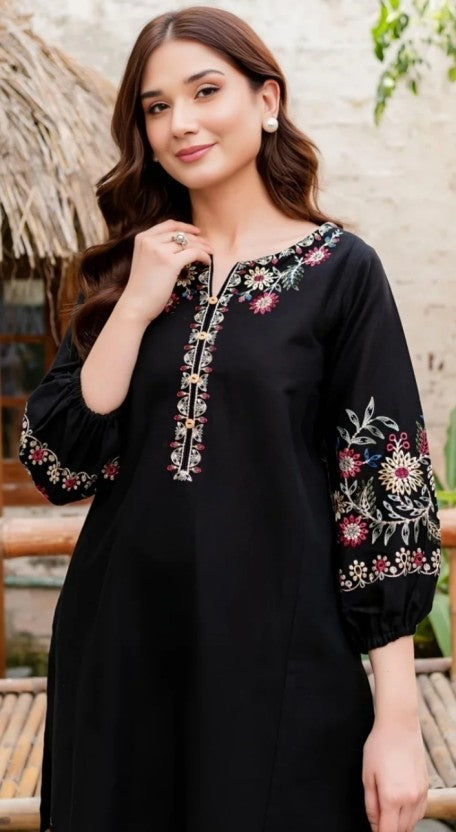 Women Embroidered Wool Straight Kurta