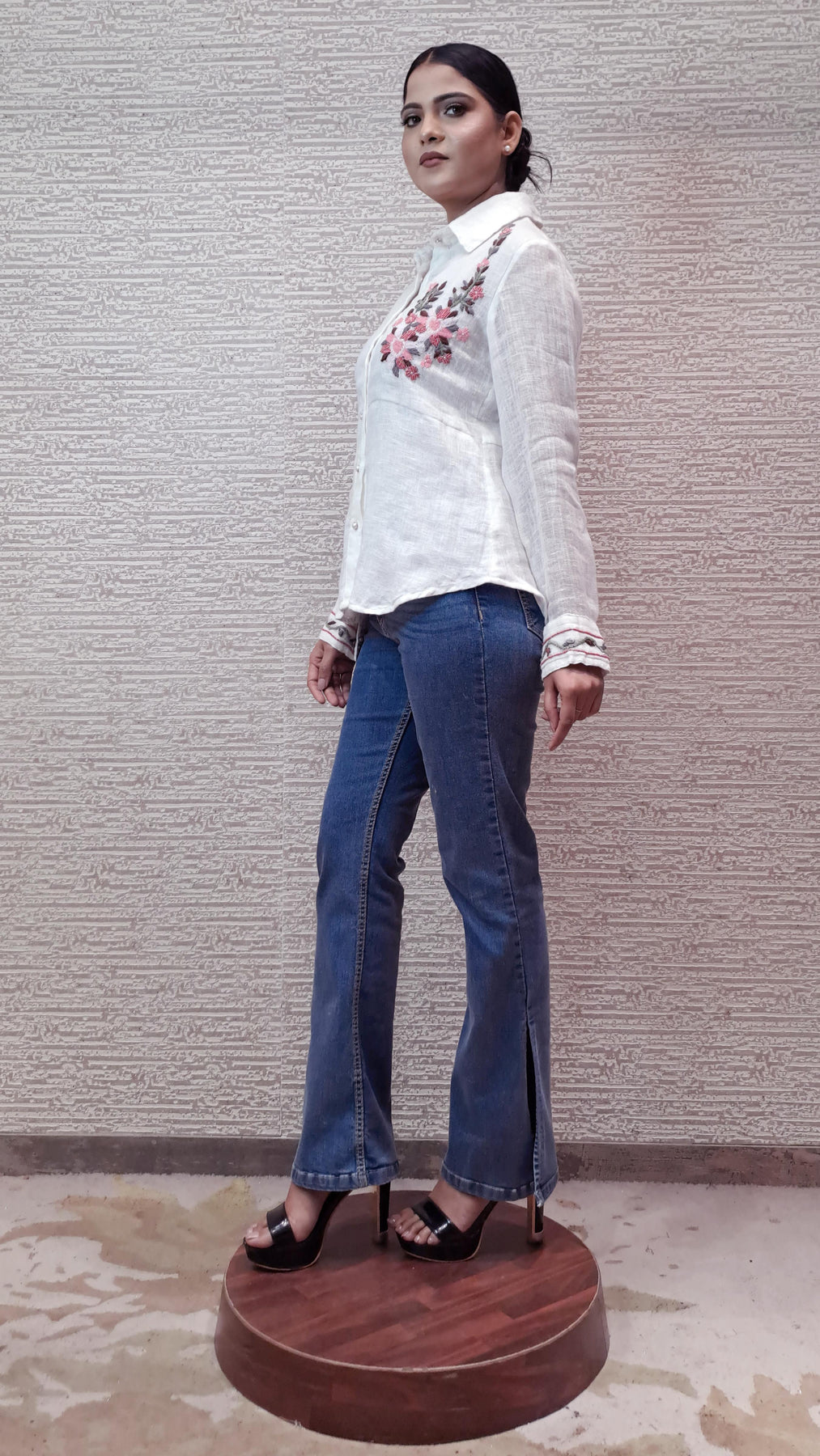Classic Cotton Linen Shirt In Ivory Color With Floral Embroidery