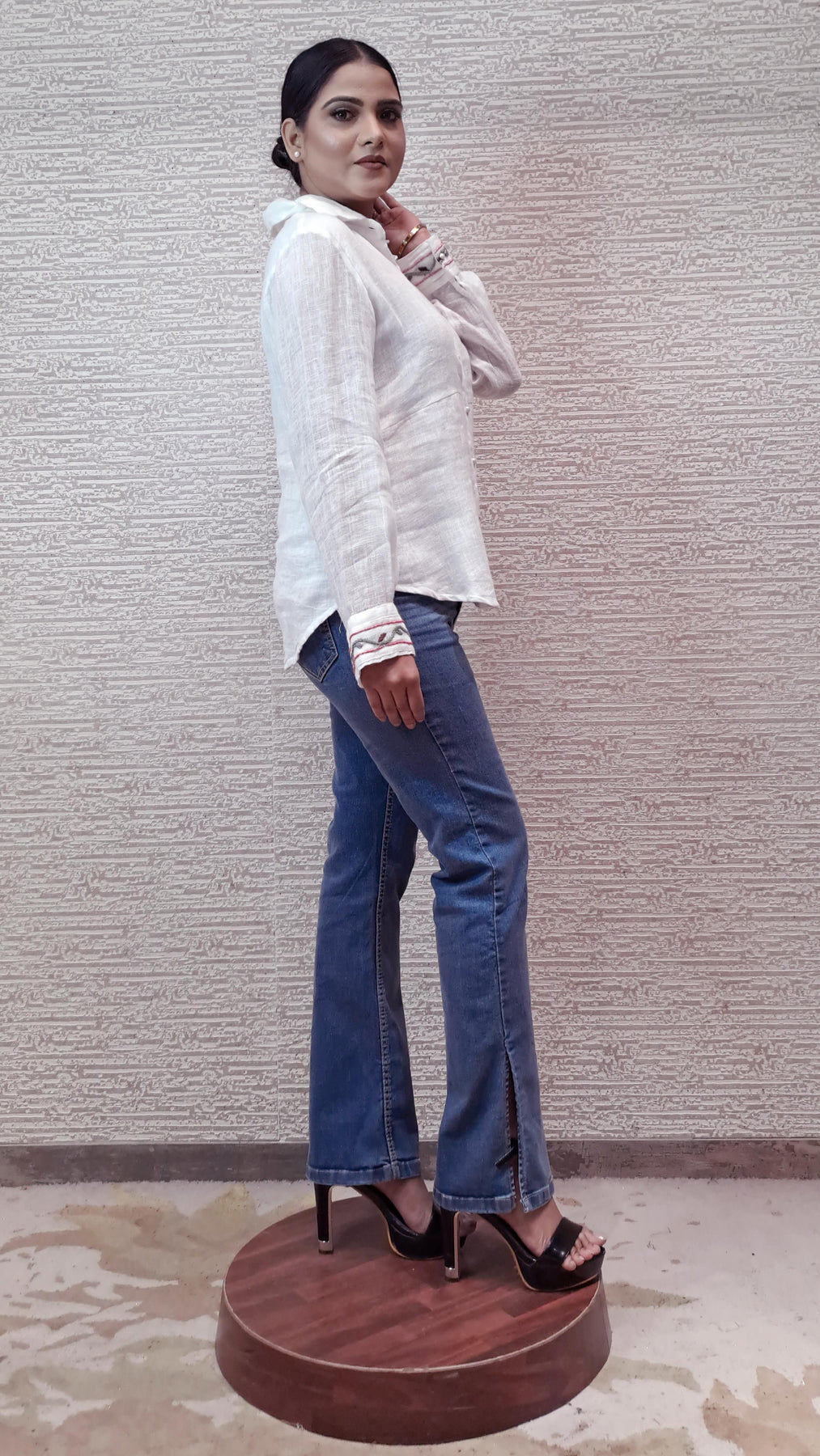 Classic Cotton Linen Shirt In Ivory Color With Floral Embroidery