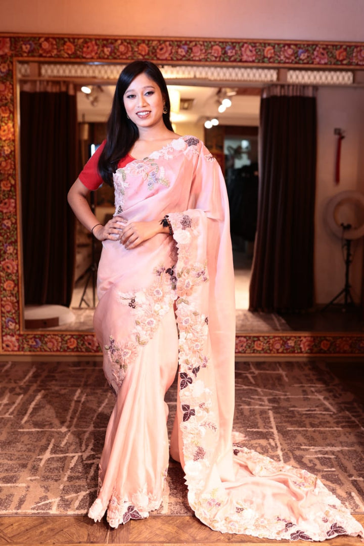Exquisite Light Pink Handloom Saree with Elegant Embroidery
