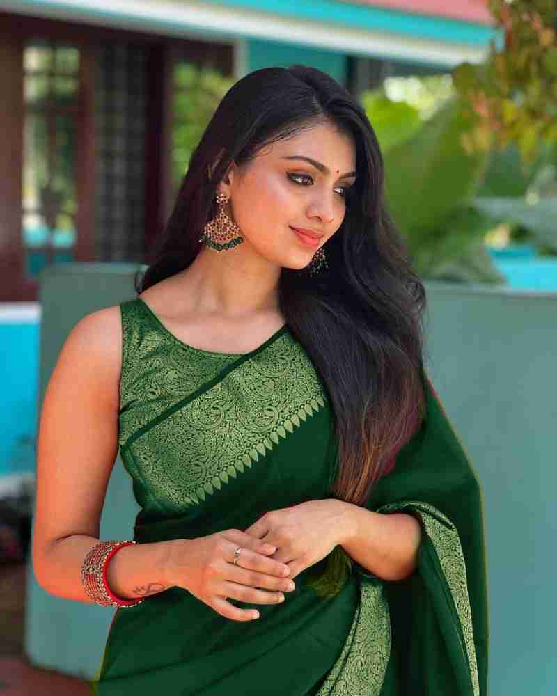 Dissemble Green Soft Silk Saree With Fairytale Blouse Piece