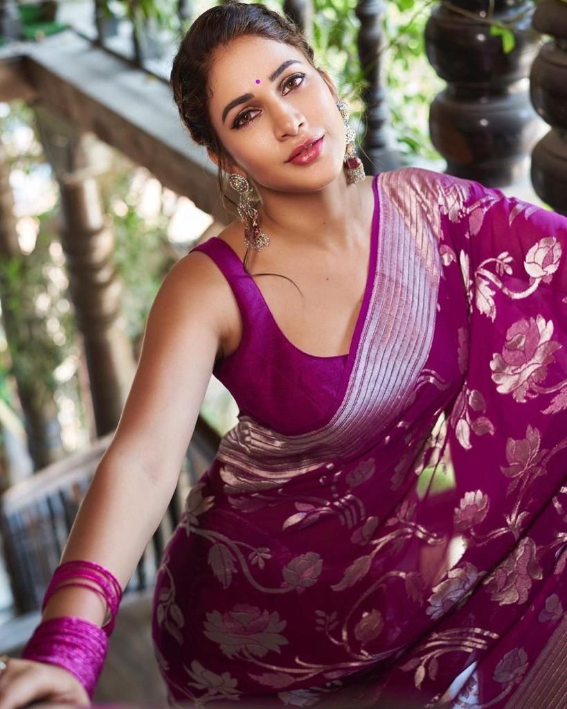 Stunning Purple Banarasi Silk Saree With Lovely Blouse Piece