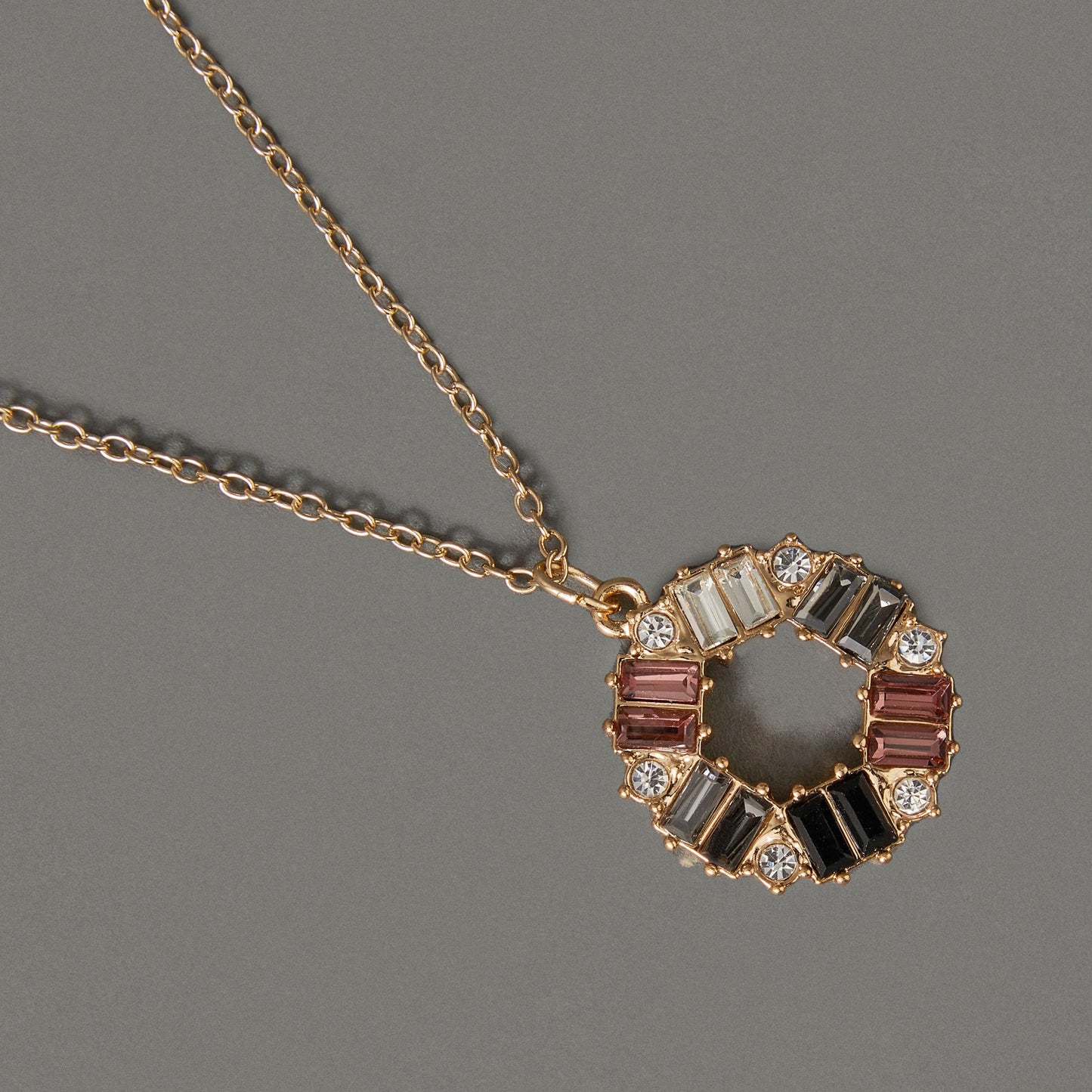 London Women's Gold Baguette circle pendant necklace