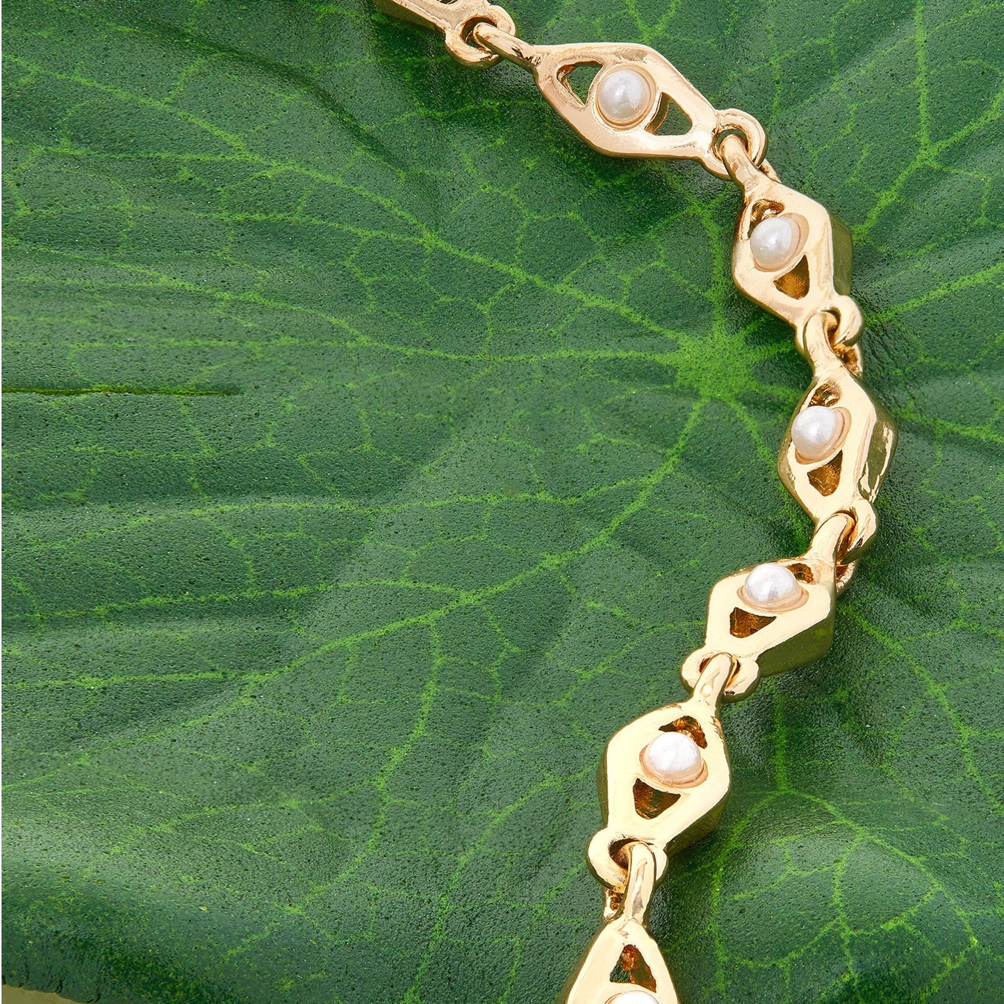 London Women's Pearl Detail Chain Necklace