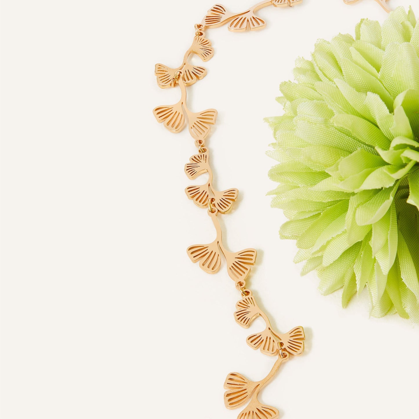 London Women's Filigree Cut Out Necklace