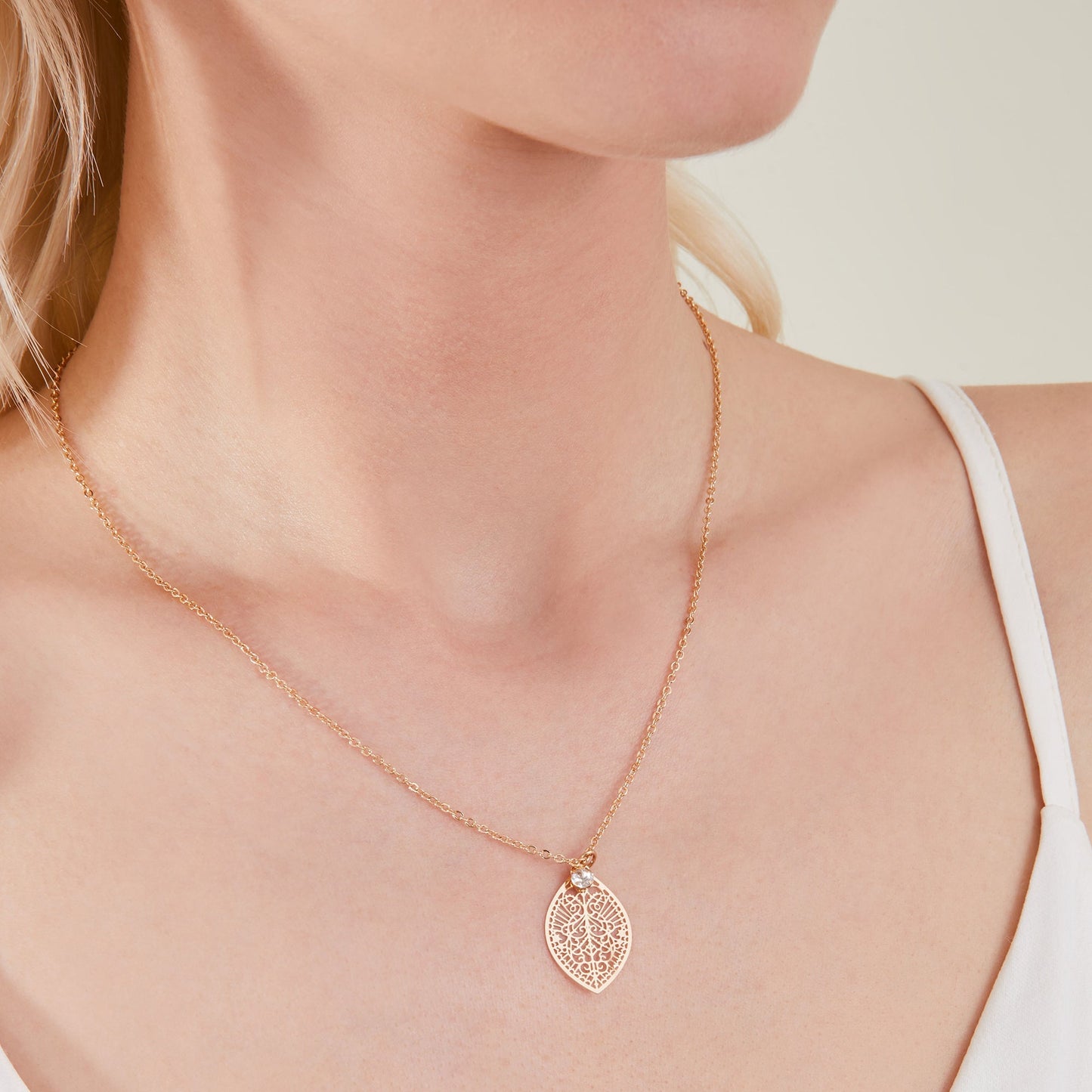 London Women's Filigree Leaf Pendant Necklace