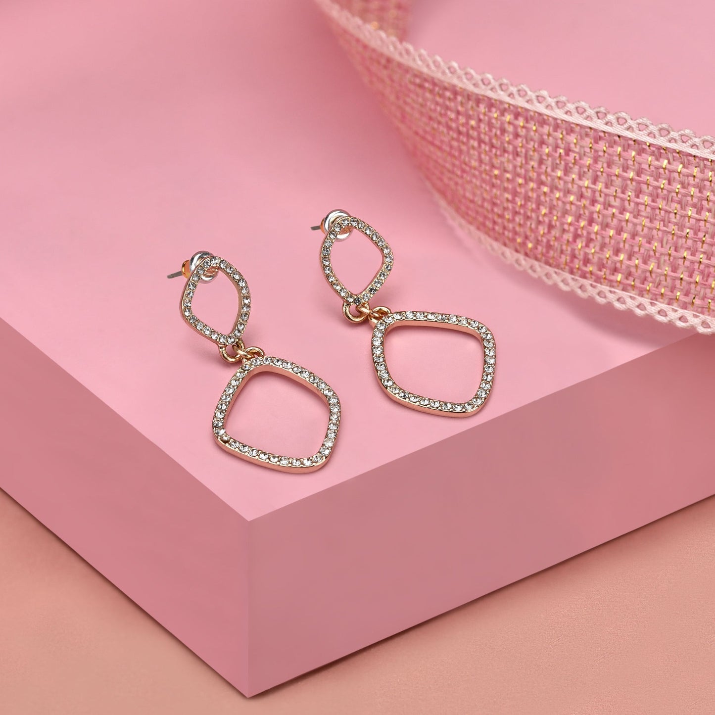 London Women'S Gold Pave Organic Oval Short Drops Earring