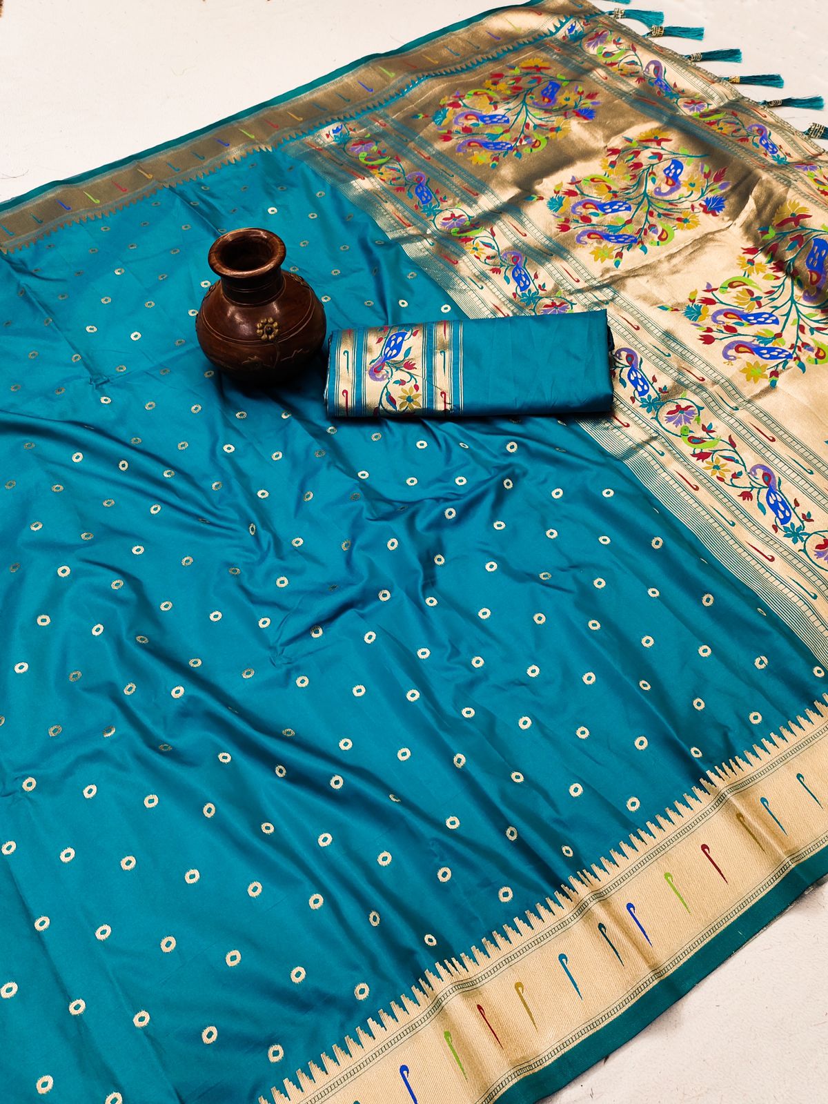 Staring Firozi Paithani Silk Saree With Ethnic Blouse Piece