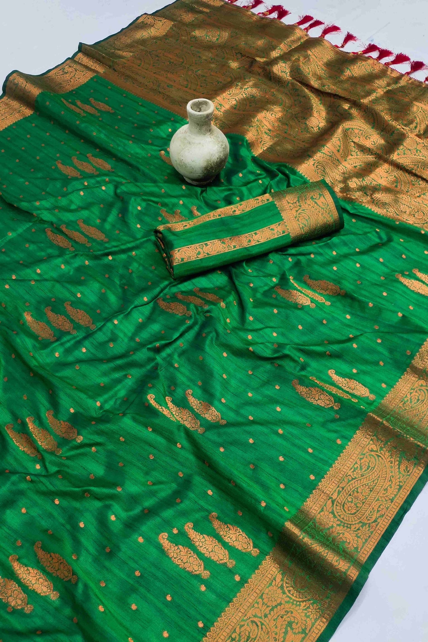 Ethnic Green Soft Banarasi Silk Saree With Incomparable Blouse Piece