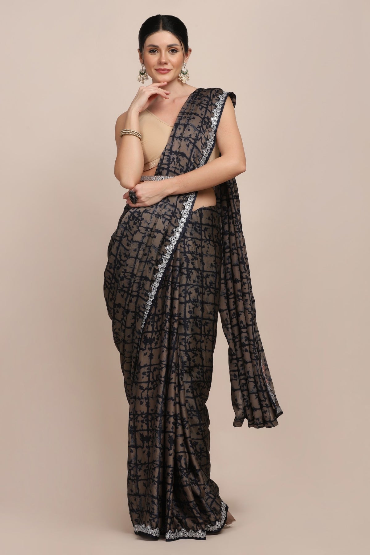 Adorable geometrical motif printed saree