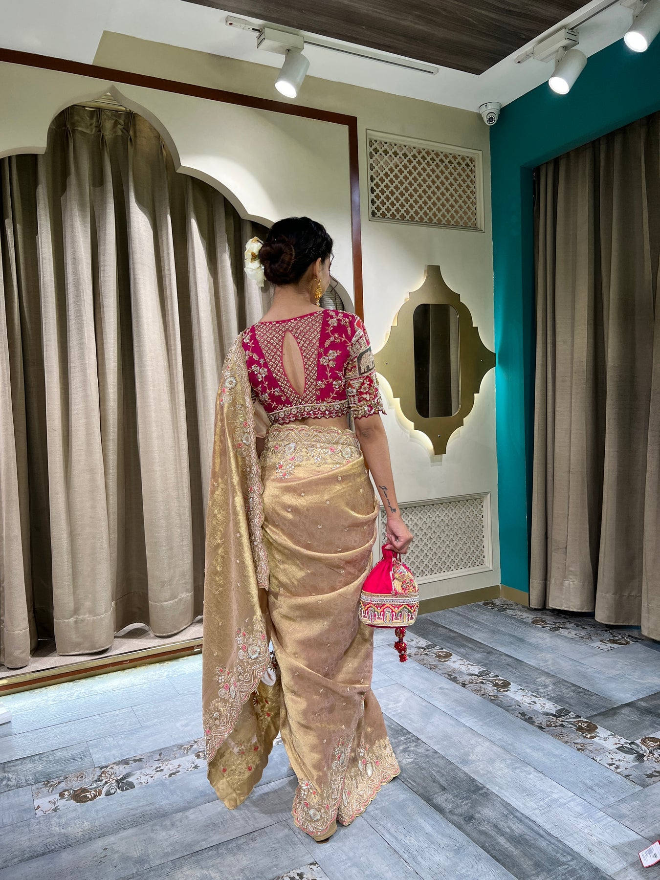 Beautiful Floral Motif Saree