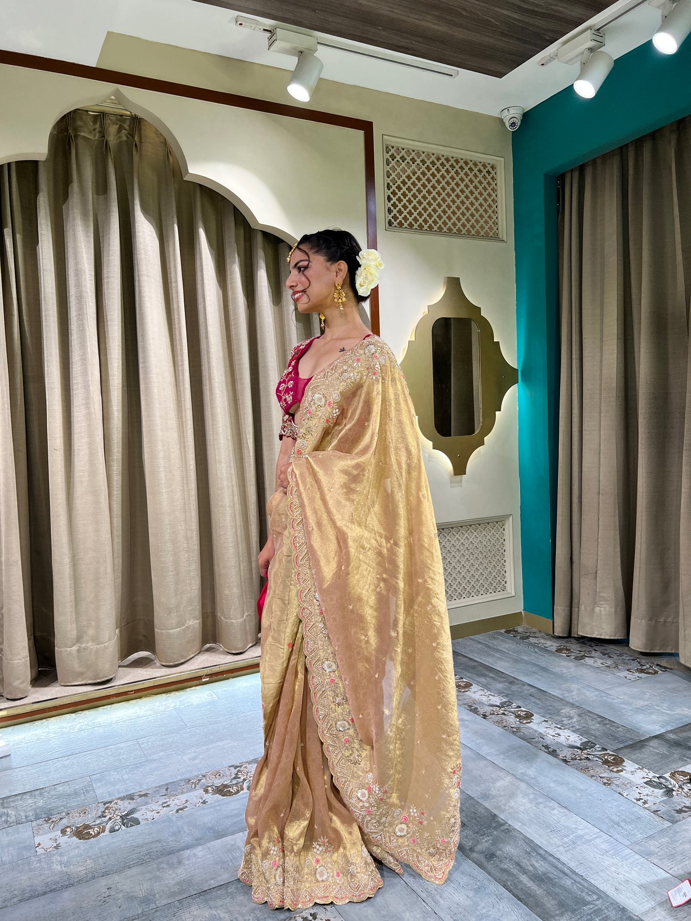 Beautiful Floral Motif Saree