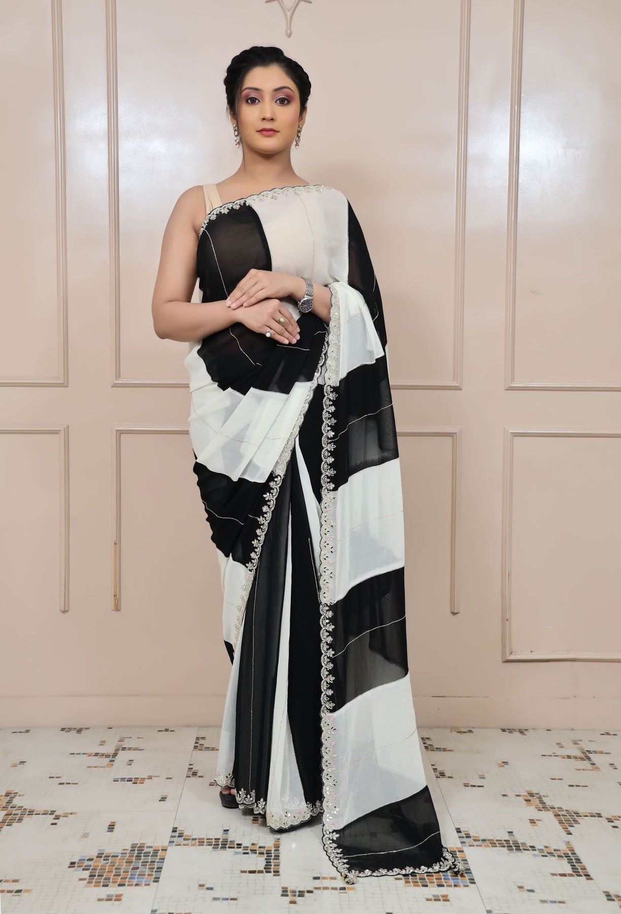 adorable black & white color geometrical motif saree