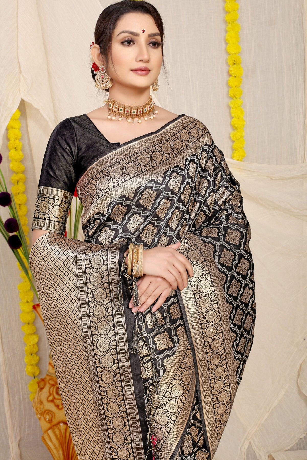Pleasant Black Kanjivaram Silk With Tempting Blouse Piece