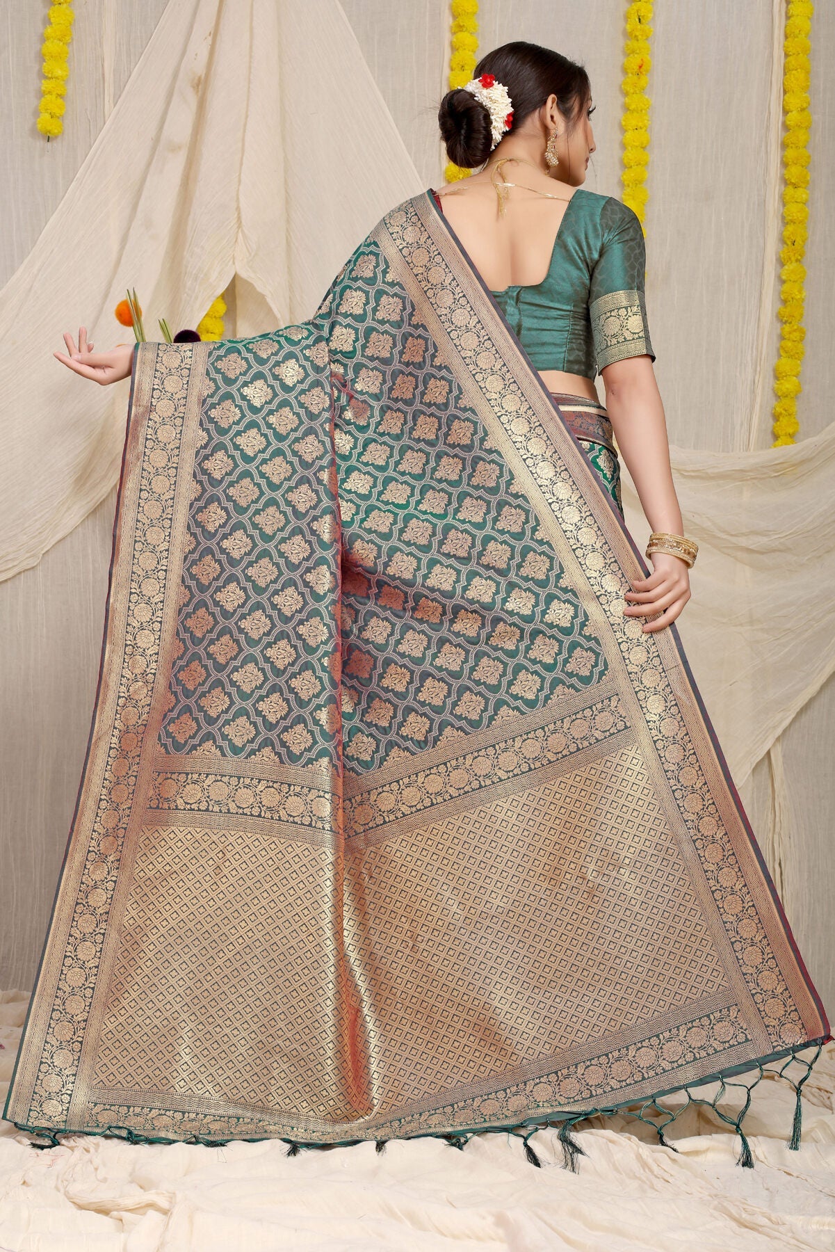 Redolent Rama Kanjivaram Silk With Evocative Blouse Piece