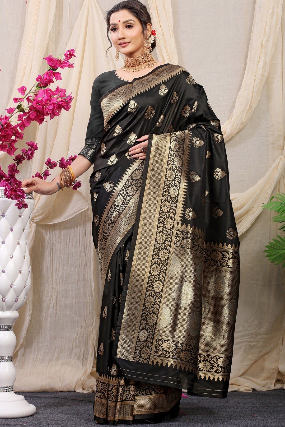 Delectable Black Kanjivaram Silk With Effervescent Blouse Piece
