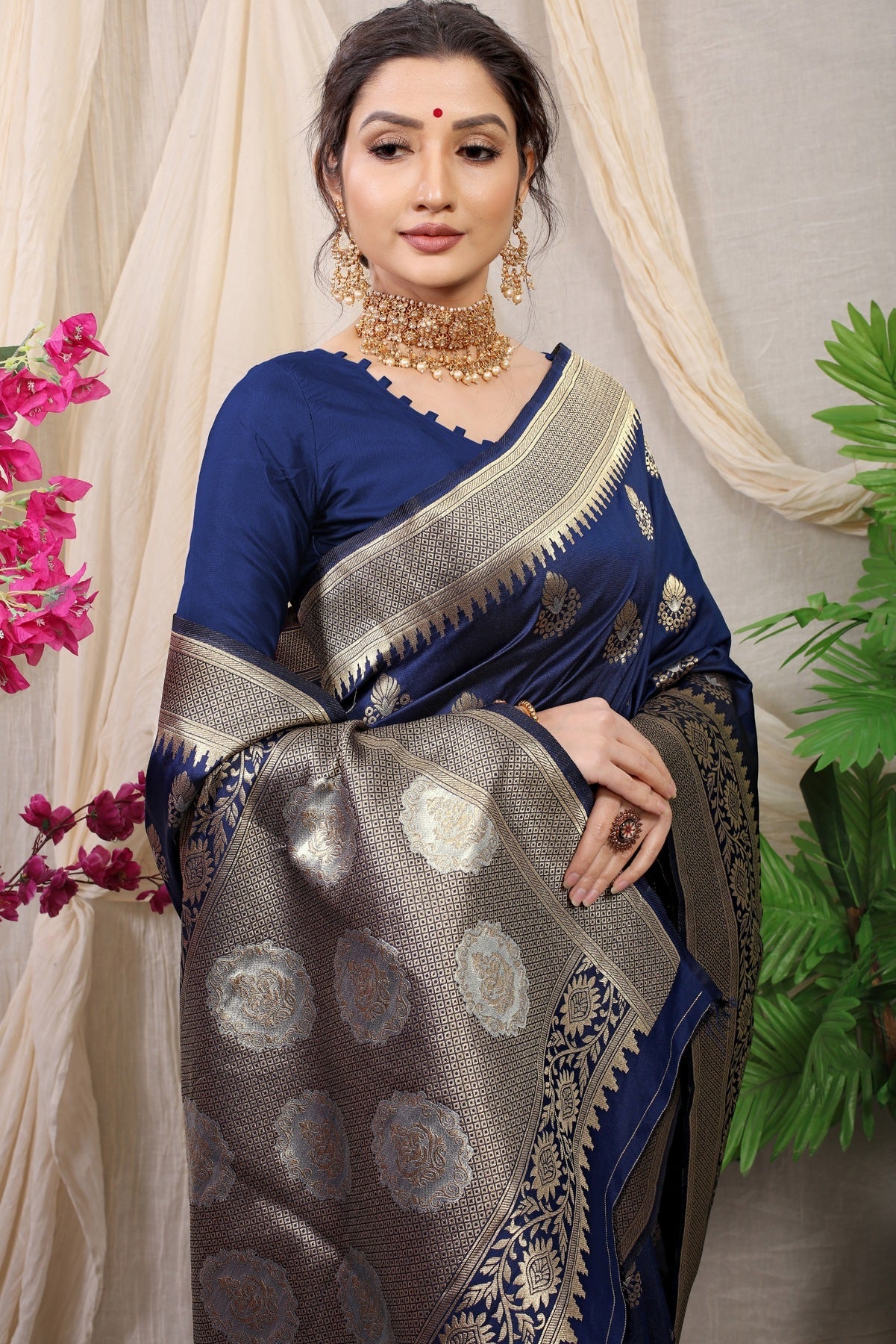 Devastating Navy Blue Kanjivaram Silk With Effervescent Blouse Piece