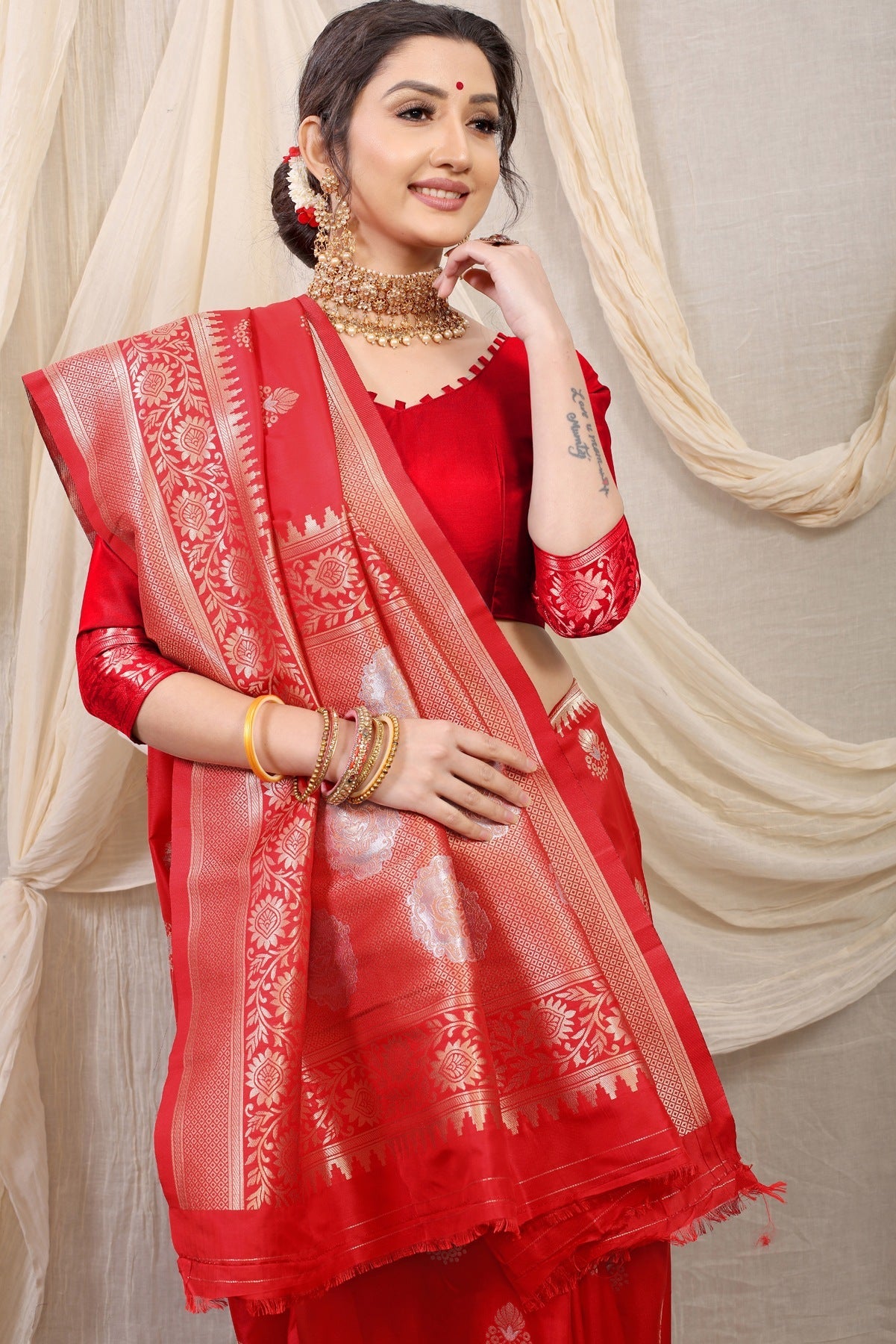 Magnetic Red Kanjivaram Silk With Effervescent Blouse Piece